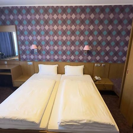 Hotel Ishi Inn Wolfsbourg Extérieur photo