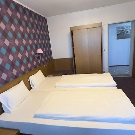 Hotel Ishi Inn Wolfsbourg Extérieur photo