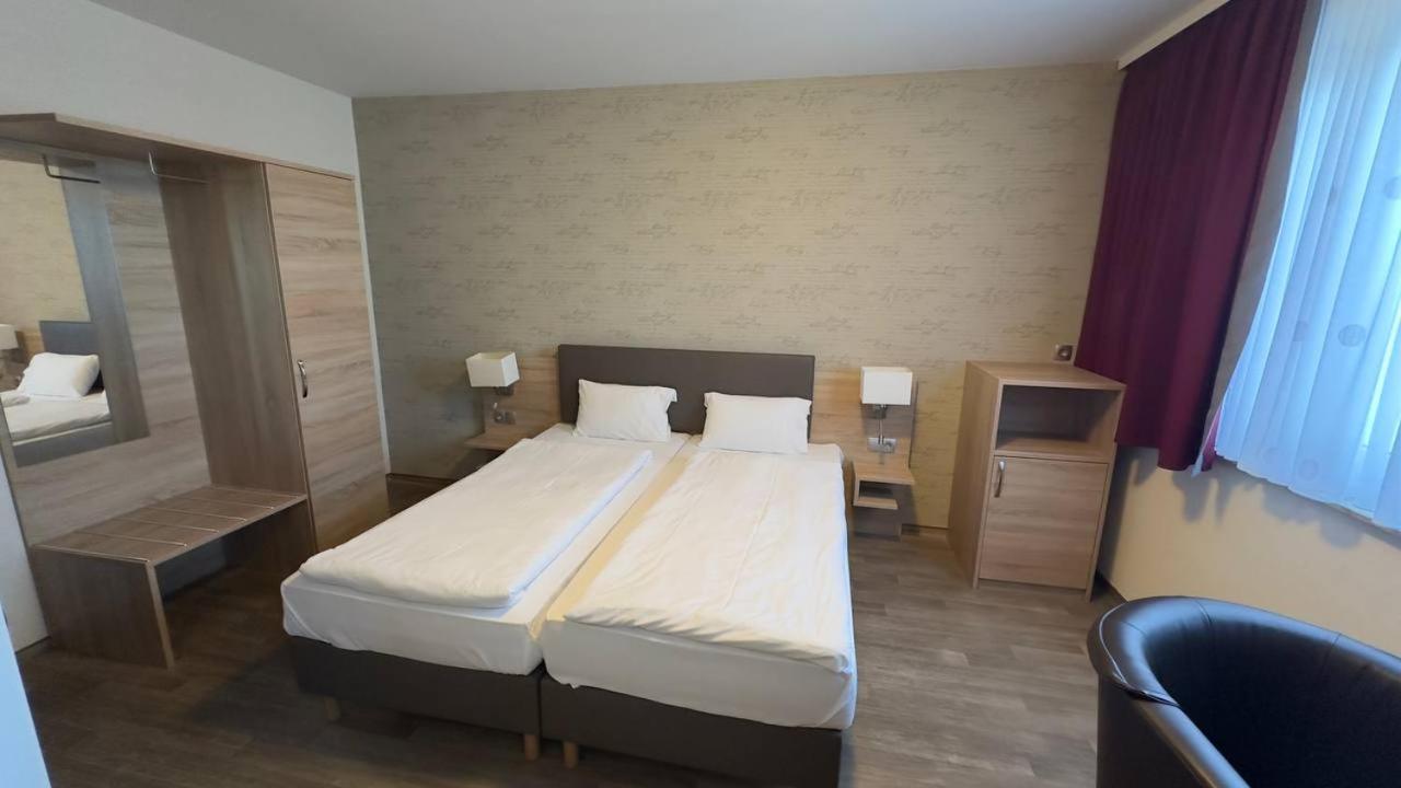 Hotel Ishi Inn Wolfsbourg Extérieur photo