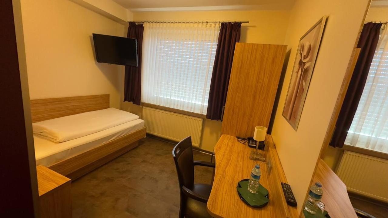 Hotel Ishi Inn Wolfsbourg Extérieur photo