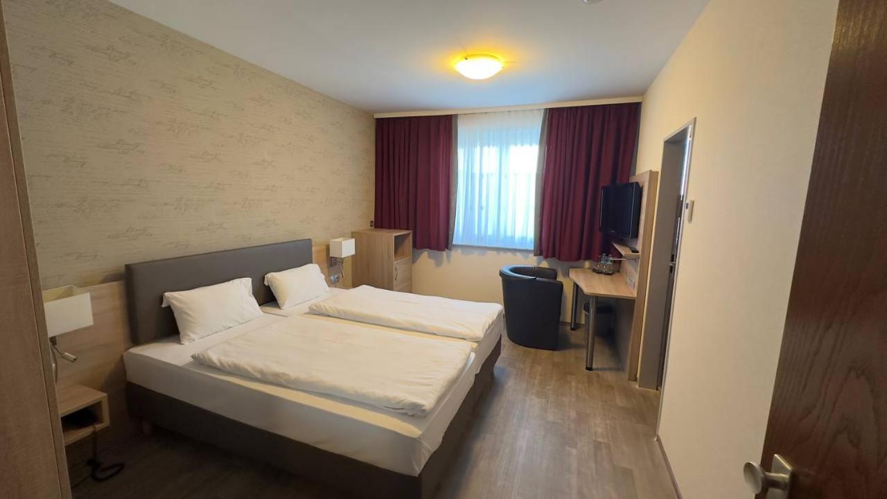 Hotel Ishi Inn Wolfsbourg Extérieur photo