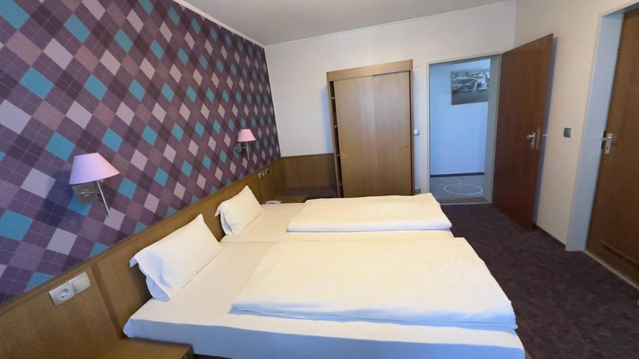 Hotel Ishi Inn Wolfsbourg Extérieur photo