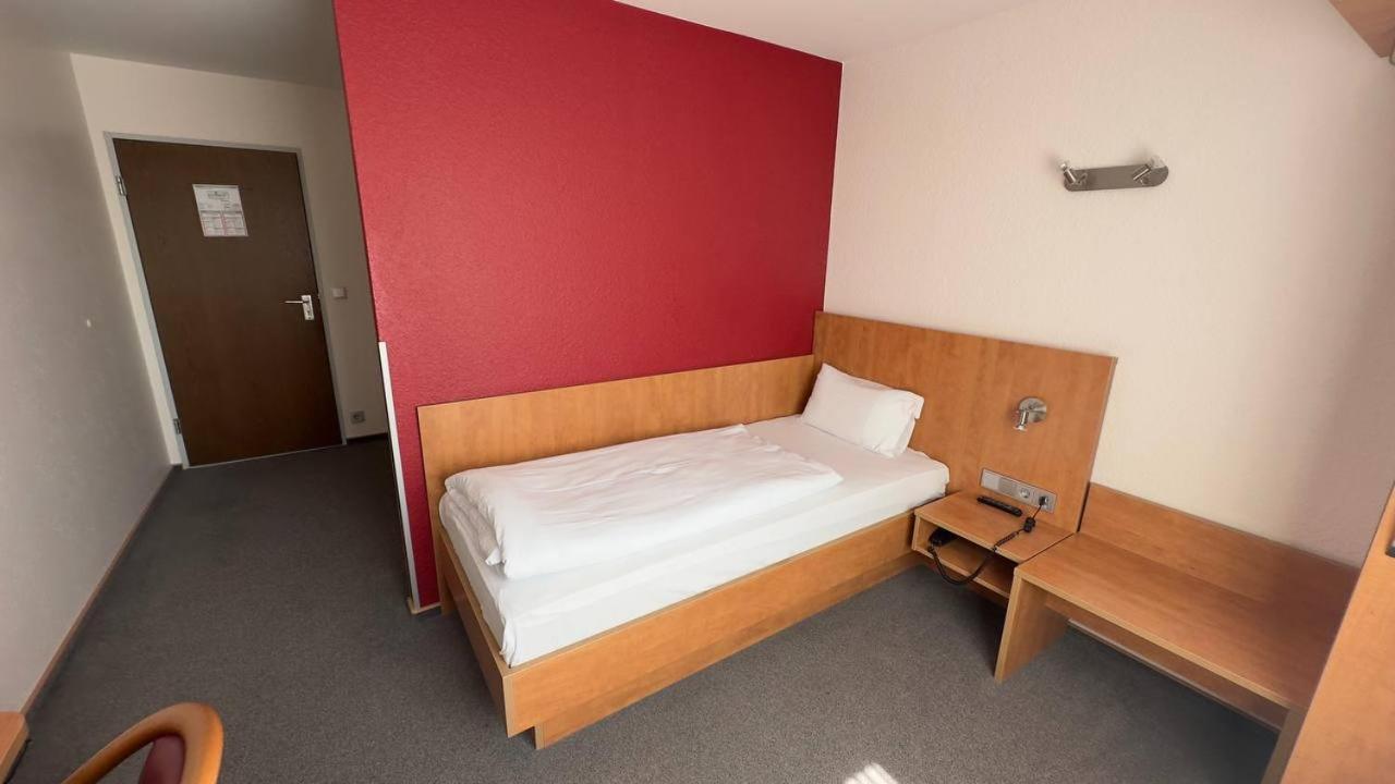 Hotel Ishi Inn Wolfsbourg Extérieur photo